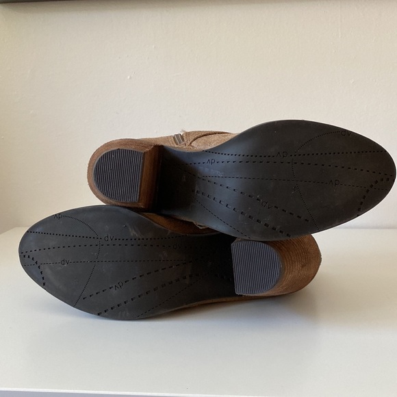 DV Dolce Vita buckle ankle booties size 10 - Picture 8 of 11